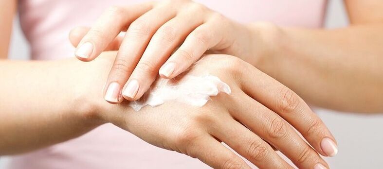 applying the cream to the skin of the hand
